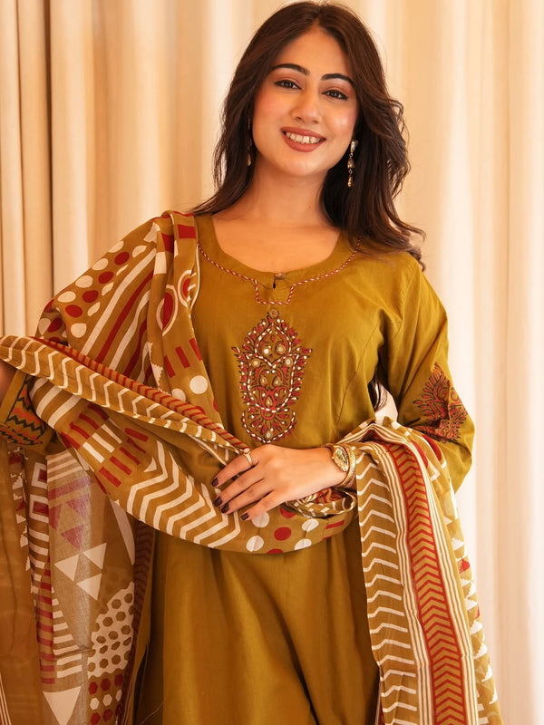 Elegant Cotton Kurta Pant Set with Patterned Dupatta