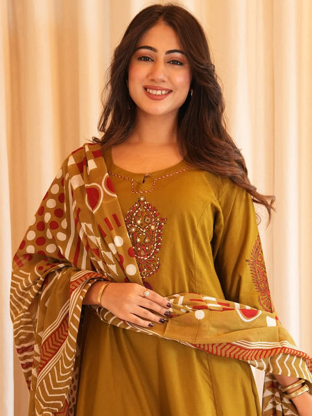 Elegant Cotton Kurta Pant Set with Patterned Dupatta
