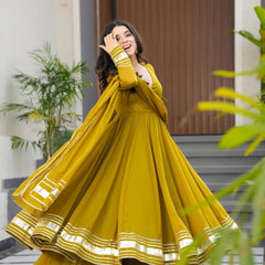 Musterd Plain Georgette Anarkali Suit Set