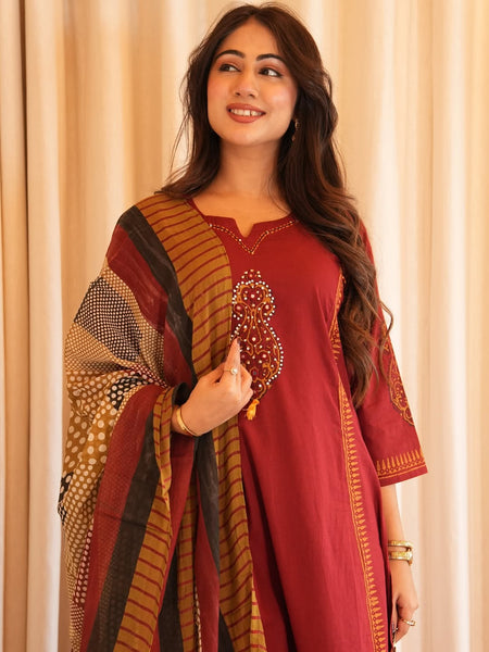 Elegant Cotton Kurta Pant Set with Patterned Dupatta