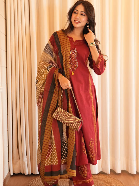 Elegant Cotton Kurta Pant Set with Patterned Dupatta